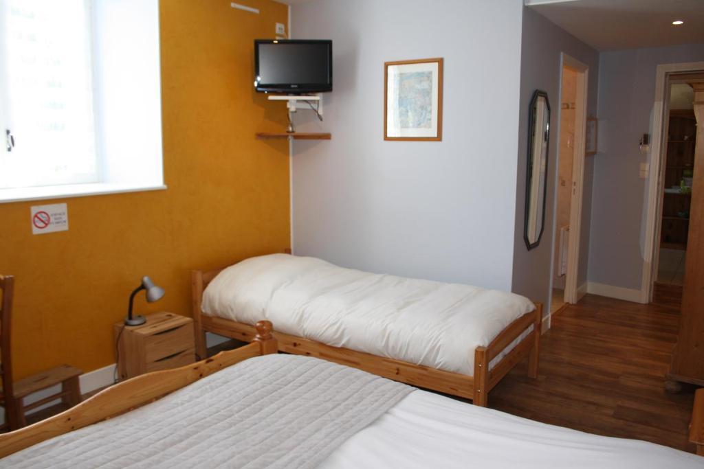 Auberge De Saint Julien Aux Bois Ruang foto