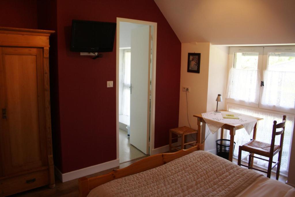 Auberge De Saint Julien Aux Bois Ruang foto