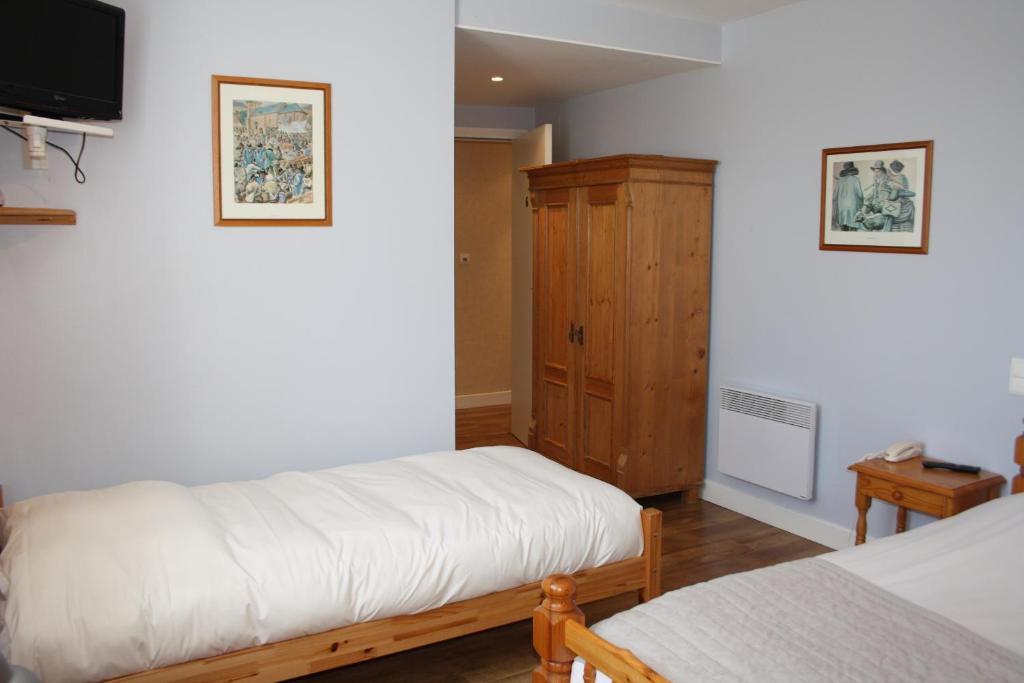Auberge De Saint Julien Aux Bois Ruang foto