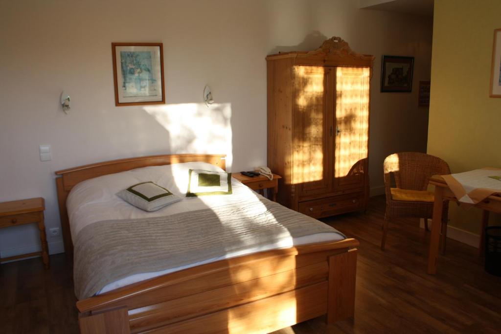 Auberge De Saint Julien Aux Bois Ruang foto
