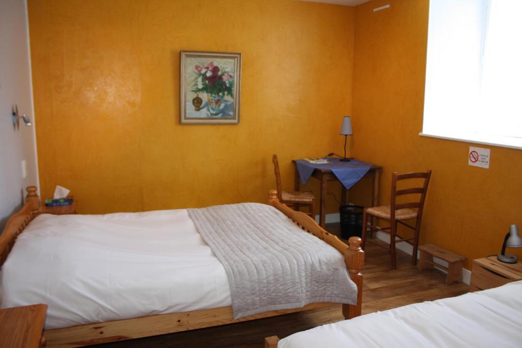 Auberge De Saint Julien Aux Bois Ruang foto
